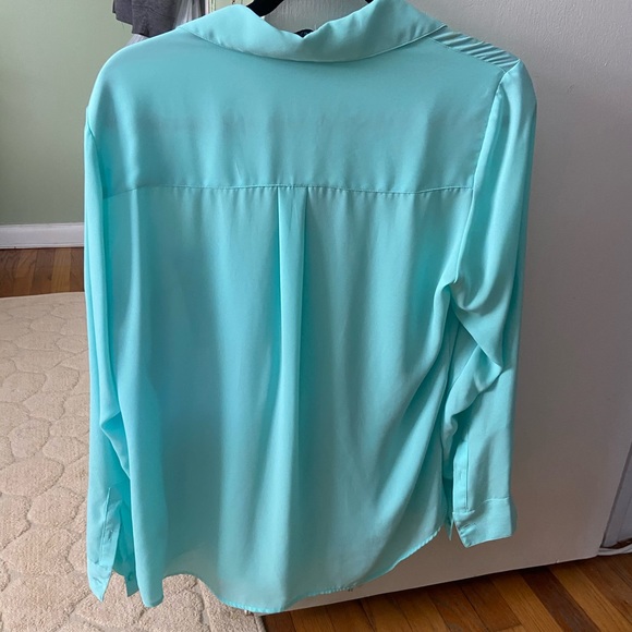 Express button down. - Picture 2 of 3